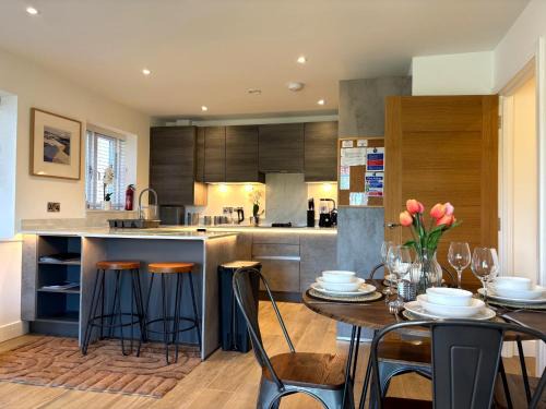 Shrewsbury Apartment | 2 Bedroom Apartment - Parking - Walk to Town