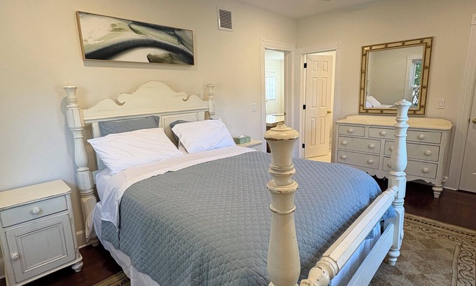 Village of Southampton Apartment | 2-bedroom apartment in beautiful Southampton with a beach permit