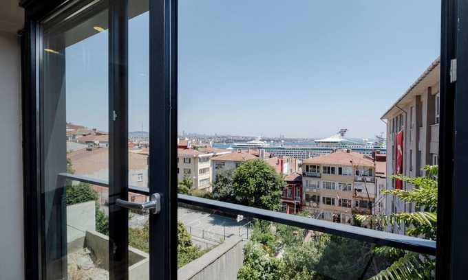 Taksim Apartment | 2-bedroom apartment with Bosphorus view and AC in Istanbul