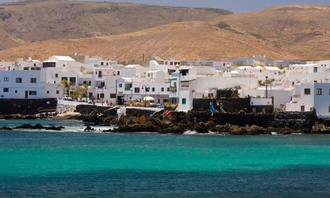 Punta Mujeres Apartment | 2 bedroom apartment with spectacular roof terrace & sea views, Free WIFI