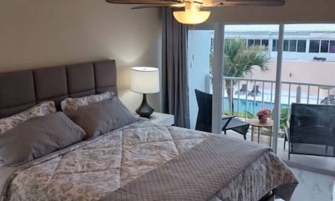 Nassau Condo | 2 Bedroom Apt overlooking harbour