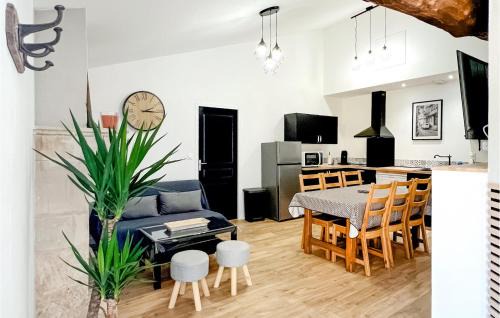 Coulon House | 2 Bedroom Awesome Home In Coulon