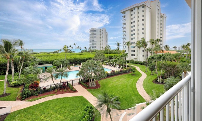 Park Shore Condo | 2 bedroom Beachfront condo w/wet bar - CL0102