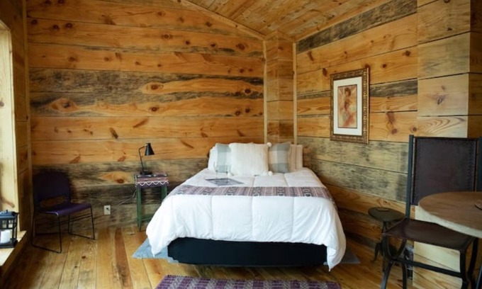Voth Cabin | 2 Bedroom Cabin w/Hot Tub surrounded by Big Thicket National Preserve. Private!