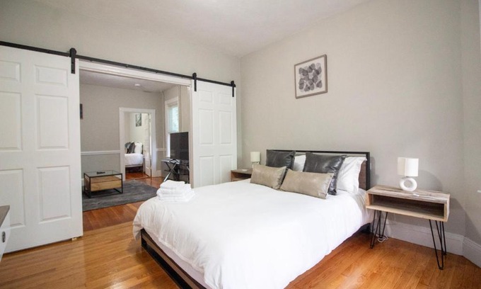 Brighton Apartment | 2 bedroom condo close to Boston and Cambridge with free parkings