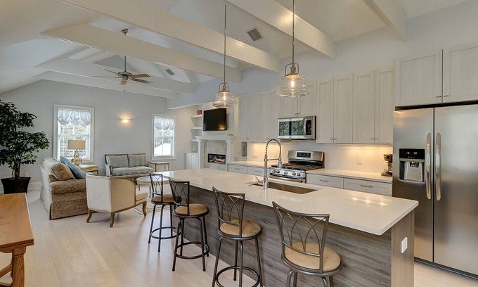 Old Town Bluffton Condo | 2 Bedroom Condo in Downtown Bluffton, 3rd floor