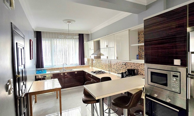 Bomonti House | 2-bedroom condo in enchanting Istanbul with WiFi, AC