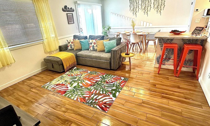 Vernon Condo | 2 bedroom cozy condo with parking on premises