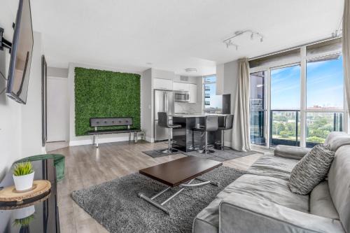 Fort York Apartment | 2 Bedroom Downtown Toronto Stay with Stunning Views & Free Parking