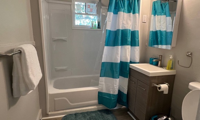 South Hills Apartment | 2 Bedroom, Efficiency Apartment Near Bus Stop And Trolley Line Near Downtown