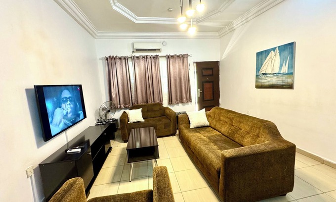 Utako Apartment | 2 BEDROOM FLAT at UTAKO ABUJA. 24hrs LIGHT, WIFI & KITCHEN