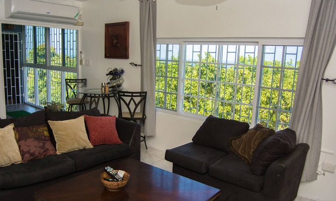 Montego Bay Apartment | 2 Bedroom fully air-conditioned 6 mins from Airport