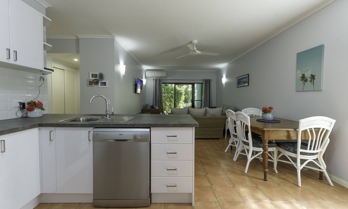Port Douglas Apartment | 2 BEDROOM GROUND FLOOR APARTMENT 500M TO THE BEACH AND CLOSE TO MAIN STREET