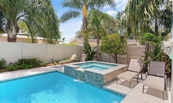 Saint Simons Island Condo | 2 Bedroom Guest House w/Pool