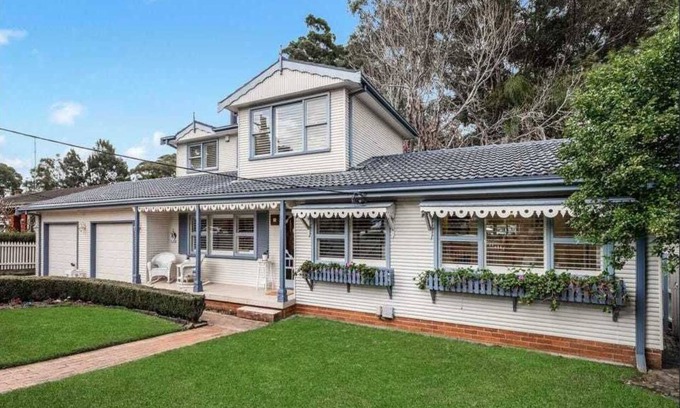 Baulkham Hills House | 2 bedroom guest suite in a Tropical setup