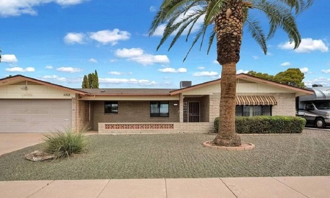 East Mesa House | 2 Bedroom home in Sun filled Mesa Az. 55+ Community, with many amenities close