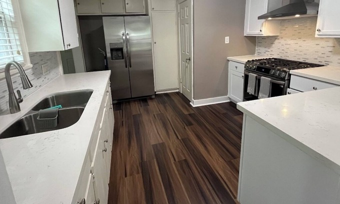 Bacliff House | 2 bedroom house 7 minutes away from kemah boardwalk and close to Galveston bay.