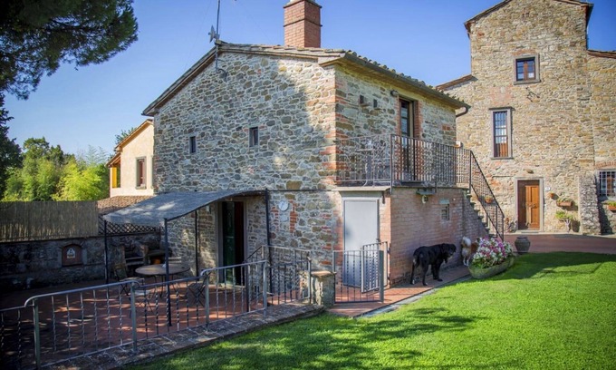 Capolona Villa | 2-bedroom house immersed in the Tuscan countryside, less than 2 km from the village of Castelluccio