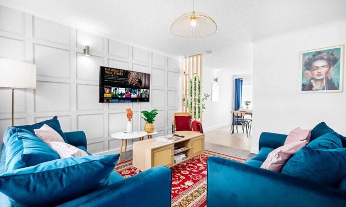Stonnall House | 2 Bedroom House - Parking - Garden