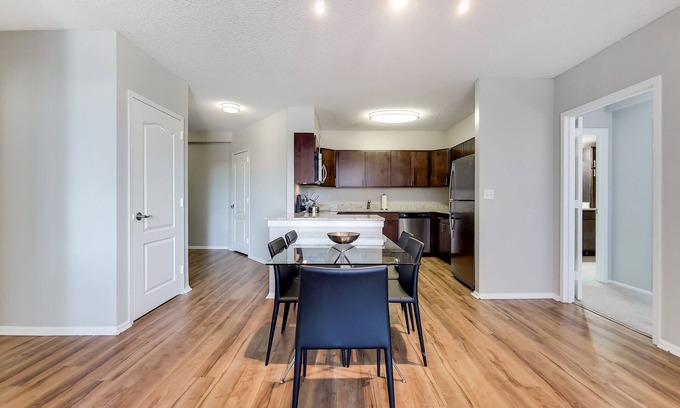 White Plains Apartment | 2 Bedroom in White Plains - 40-Min Train from NYC