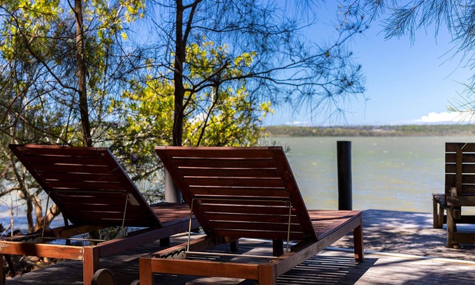 Weyba Downs House | 2 Bedroom Lakehouse - Absolute Lakefront Retreat minutes from Noosa -