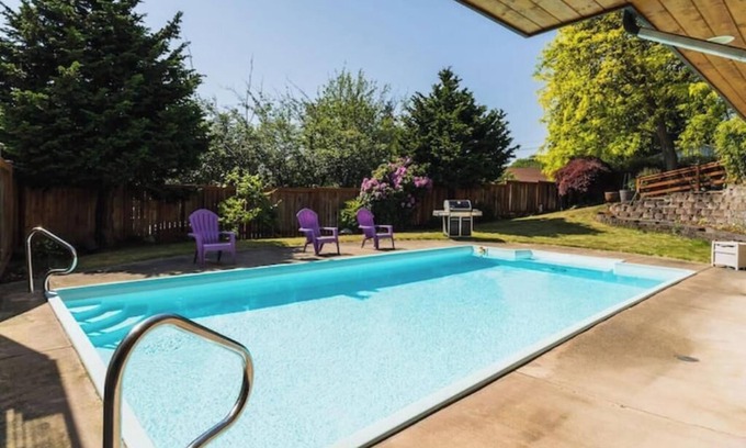 Bellevue Apartment | 2 Bedroom luxury apartment with full kitchennn