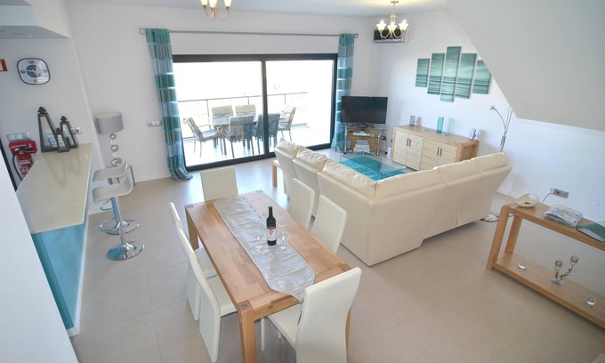 Alvor Apartment | 2 bedroom luxury, ultra modern stylish apartment Roof terrace Free WiFi. 9477/AL