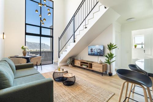 Century City Apartment | 2 Bedroom, Mountain View Penthouse, Century City