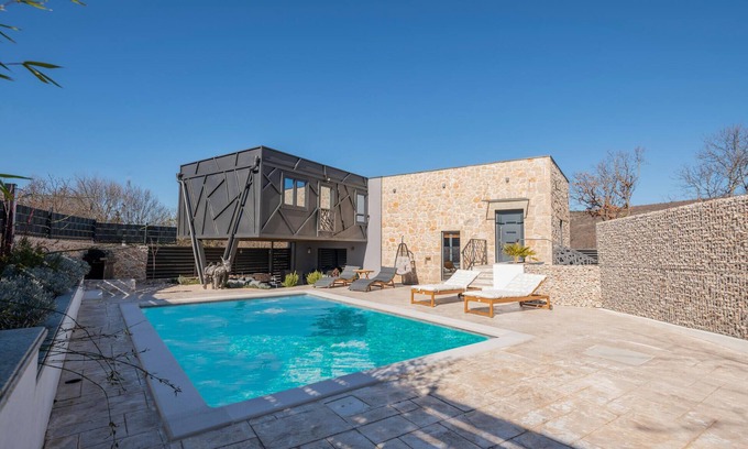 Central Dalmatia House | 2 bedroom nice home in Biorine