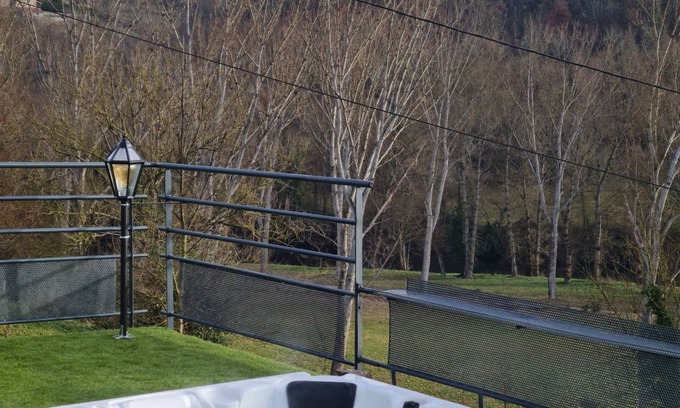 Villeneuve-dʼAllier House | 2 Bedroom Private vacation home in Villeneuve-d'Allier