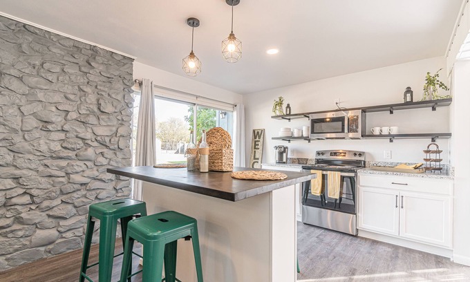 Mahncke Park Apartment | 2-Bedroom with a 'Pearly' view