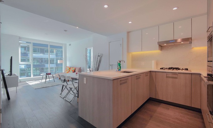 Richmond Apartment | 2 Bedrooms | 2 Baths | AC | Free WiFi & Parking