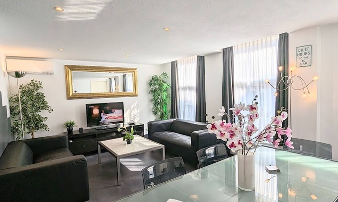 Amsterdam City Centre Apartment | 2 Bedrooms Apartment with Balcony in Amsterdam Center