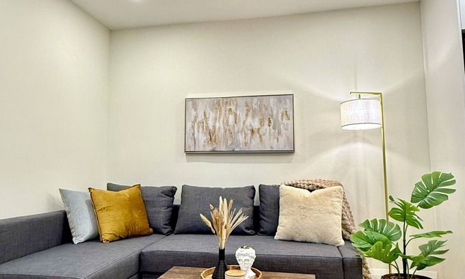 Little Italy House | 2 Bedrooms Palmerston Downtown