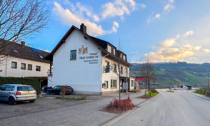 Trittenheim House | 2 bedrooms with private bathrooms and a balcony