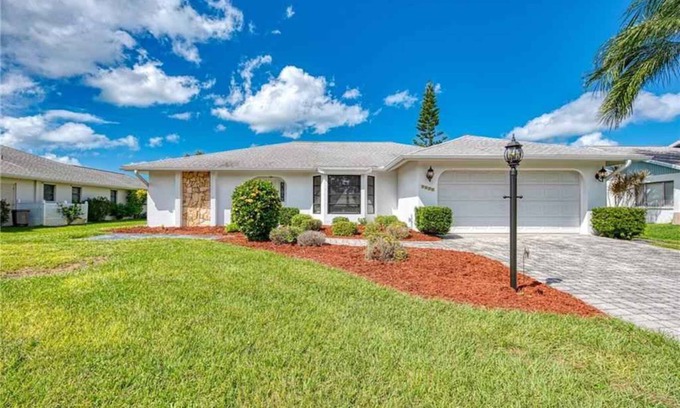 Venice House | 2 BR 2 Ba House Six Min to Manasota beach, close to town for the winter season