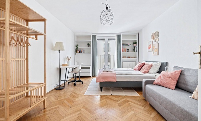 Neubau Apartment | 2 BR City Apartment in NEUBAU, 6 min to city center
