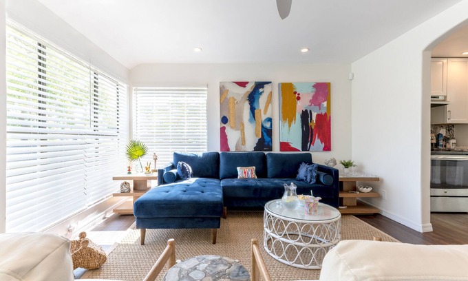 Parker Ridge Cottage | 2 br cottage w/martini pool and large outdoor space. Free parking