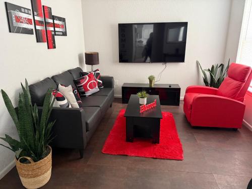 Eagle Pass Apartment | 2 Columns Stay 2