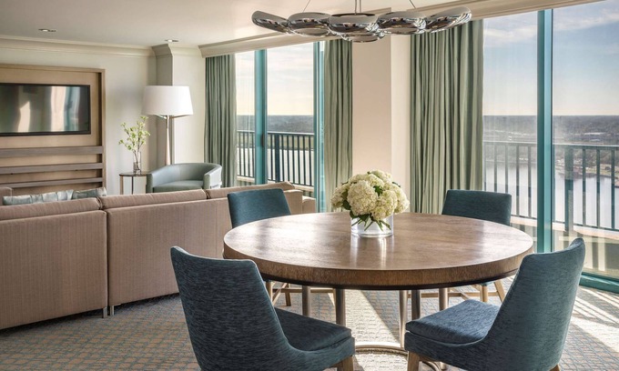 Downtown Jacksonville Hotel | 2 Connecting Suites at a 4⭐️ Hotel