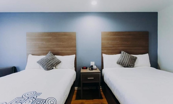 Clear Lake Shores Hotel | 2 Convenient Units w/Access to Kemah Boardwalk Access | Deck with Marina View