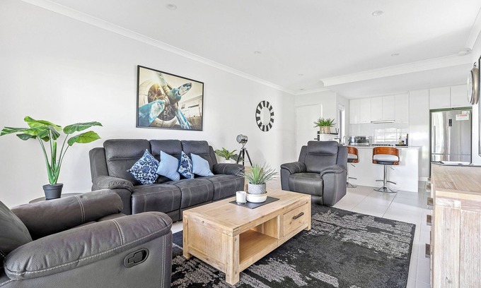 Cloverdale Apartment | 2 Conveniently Quiet Cloverdale 2BR 2BA Parking