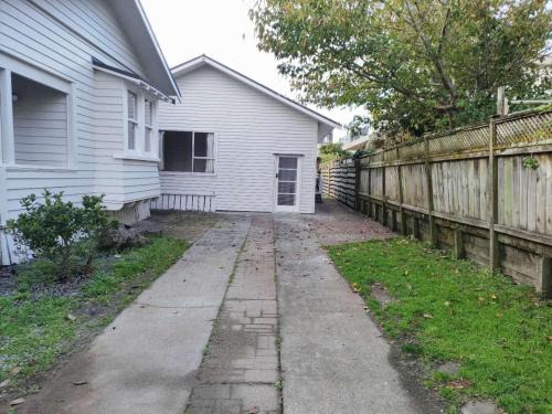 Epsom House | 2 Double Bed including 1 double sofa bed Studio at Epsom