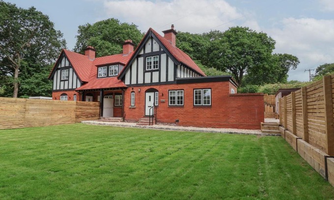 Cotebrook House | 2 Golf Links Cottages