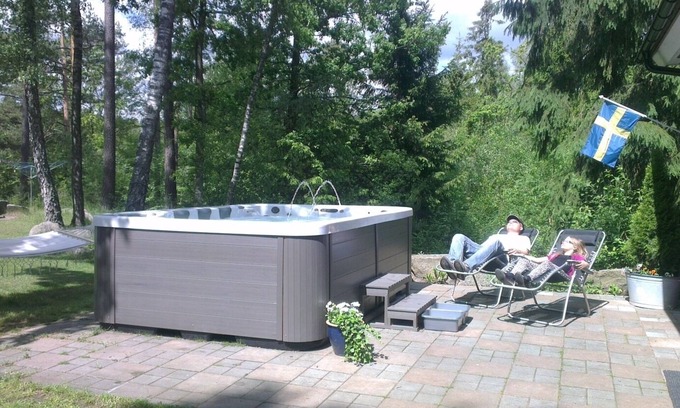 Hassleholm Municipality House | 2 holiday homes with sauna and whirlpool directly on the lake