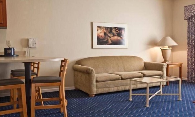 Mishawaka Hotel | 2 Homely Studios with Kitchenettes! Pool, Parking!