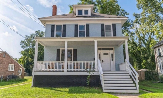 Hampton House | 2 homes that sleep 16!