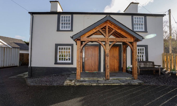 Corwen Cottage | 2 IVY HOUSE, pet friendly, character holiday cottage in Corwen