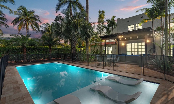 Northboro Park House | 2 Mansions! HTD Pool, Hot tub, Sleeps 22, Fire Pit