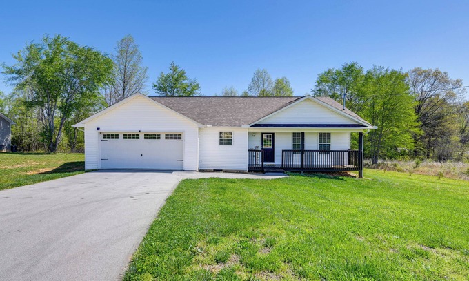 White Pine House | 2 Mi to Douglas Lake, Boat Ramp: White Pine Home!